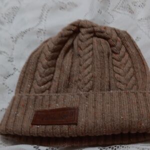 Womens Carhartt hat.